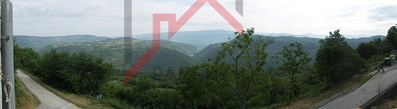 Casa con un bel cortile in una posizione tranquilla nel centro dell'Istria