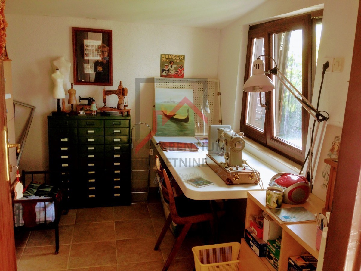 Casa con un bel cortile in una posizione tranquilla nel centro dell'Istria