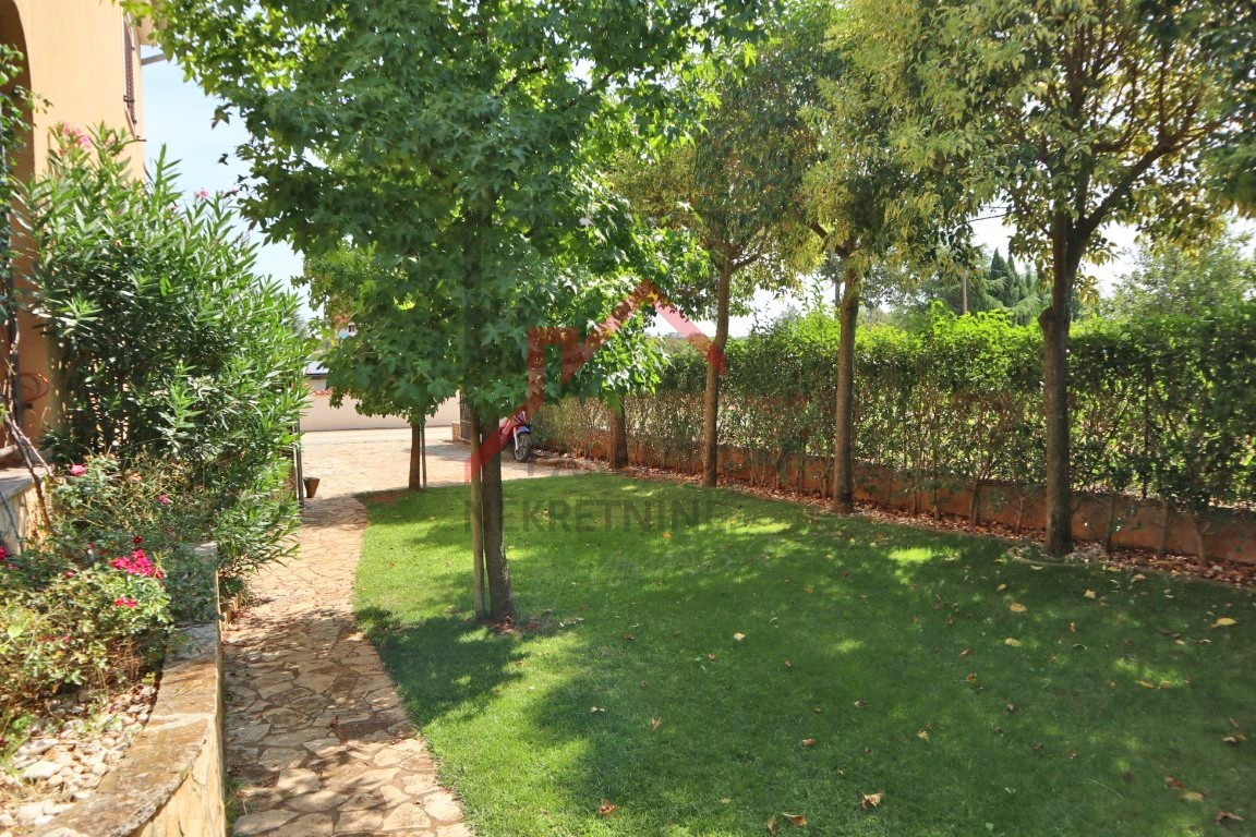 Zona Parenzo, casa con 3 unità abitative