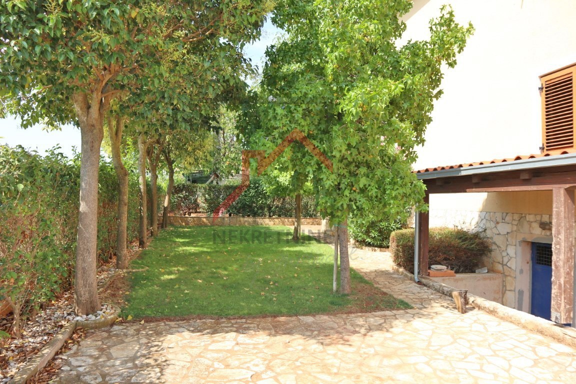 Zona Parenzo, casa con 3 unità abitative