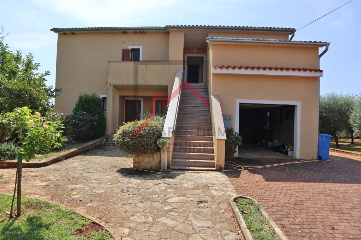 Zona Parenzo, casa con 3 unità abitative