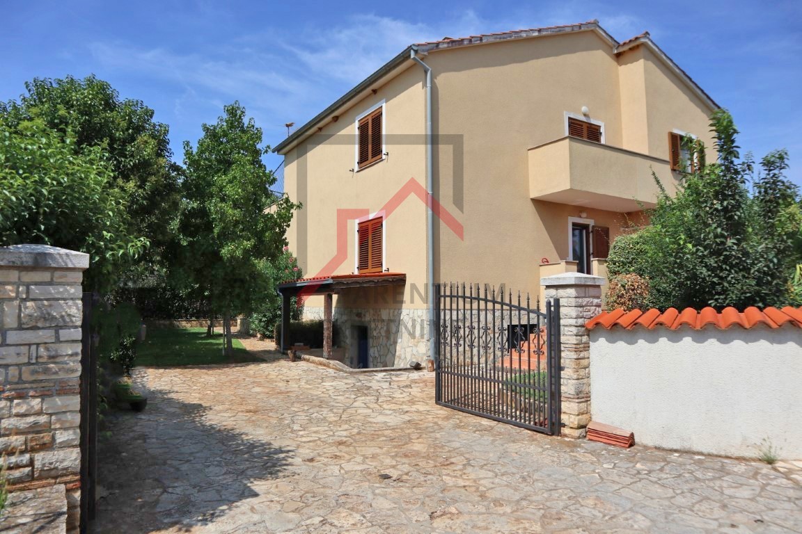 Zona Parenzo, casa con 3 unità abitative