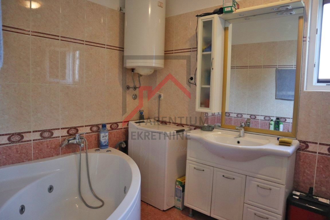 Zona Parenzo, casa con 3 unità abitative