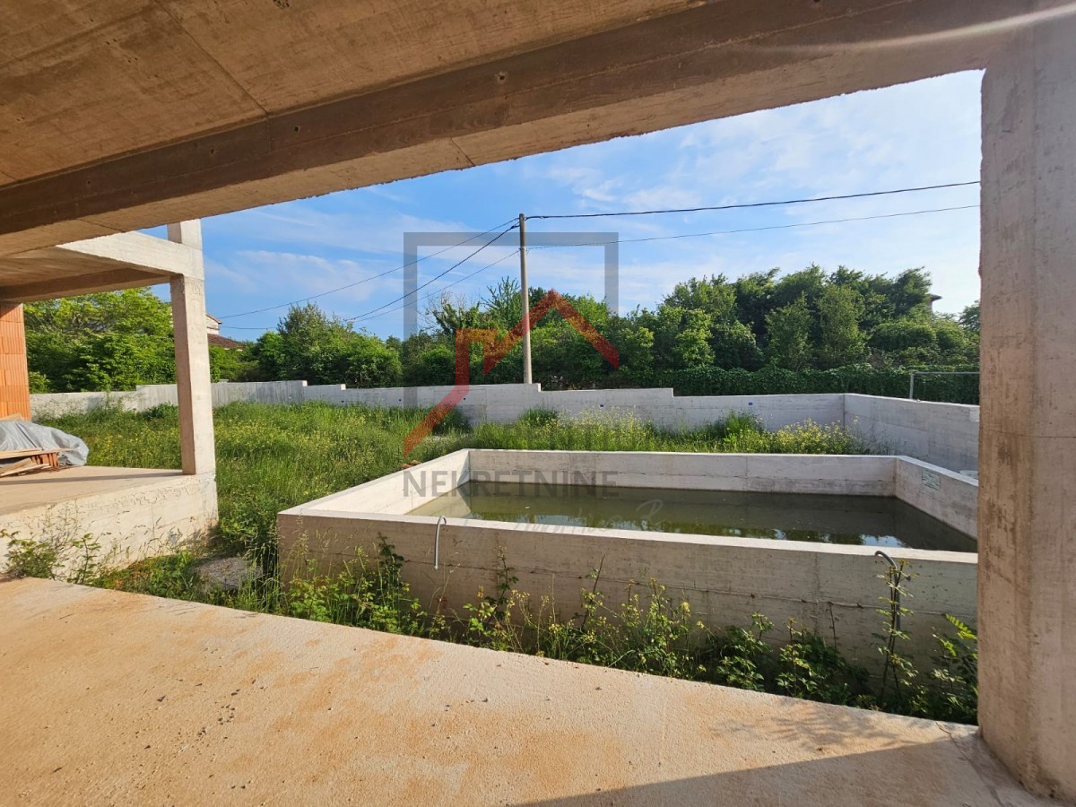 Casa in fase di costruzione non finita in vendita