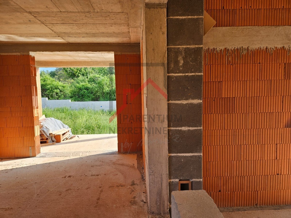 Casa in fase di costruzione non finita in vendita