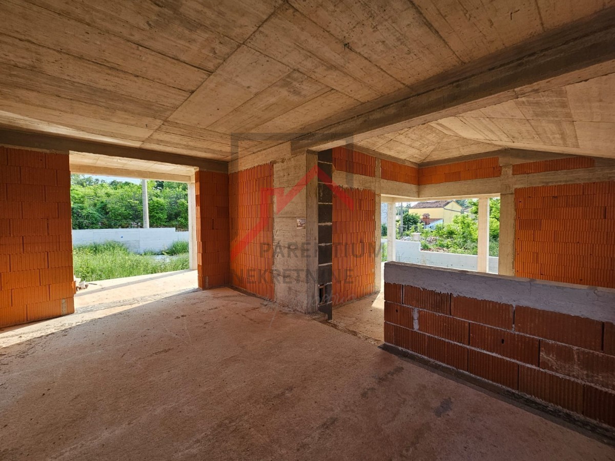 Casa in fase di costruzione non finita in vendita