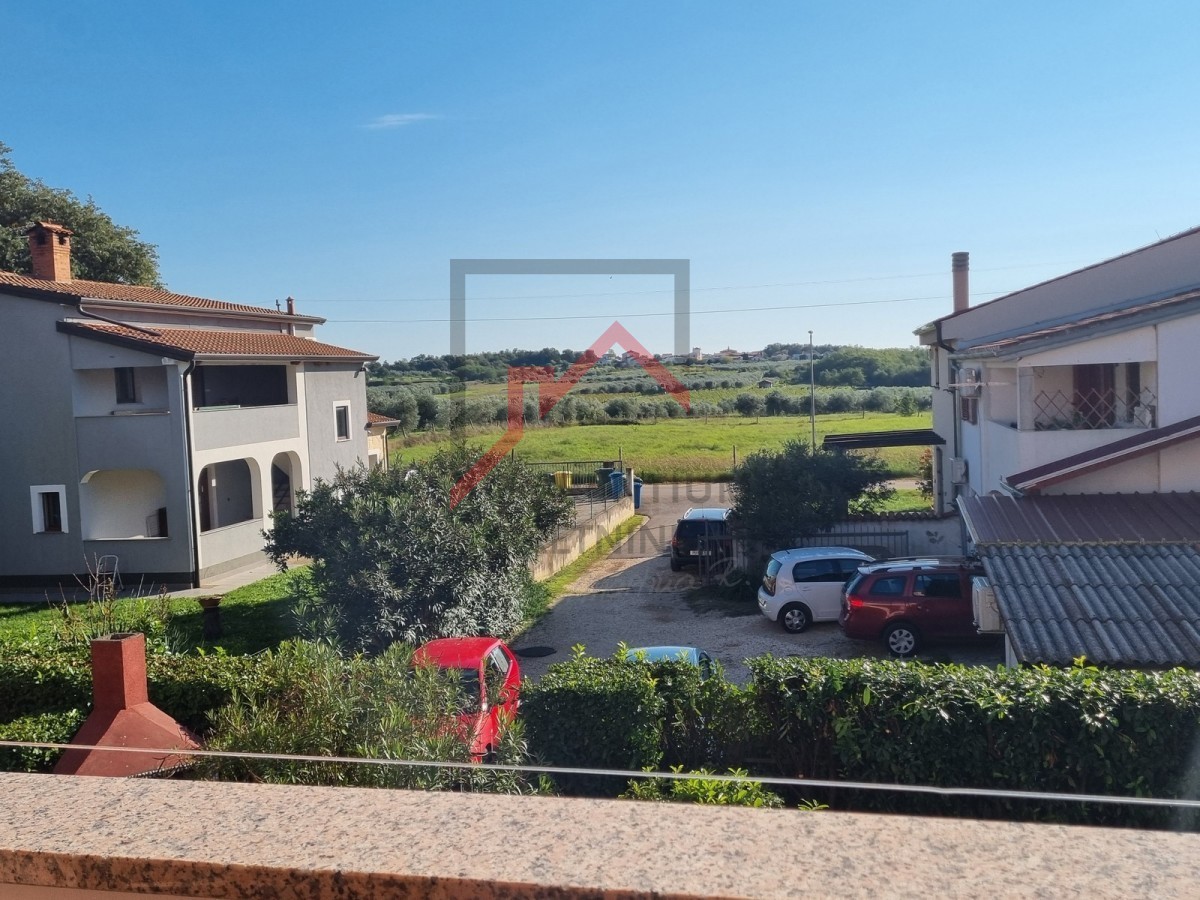 NOVIGRAD, Appartamento al 1° piano con 2 camere da letto, immerso nel verde