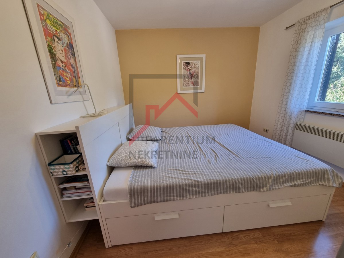 NOVIGRAD, Appartamento al 1° piano con 2 camere da letto, immerso nel verde