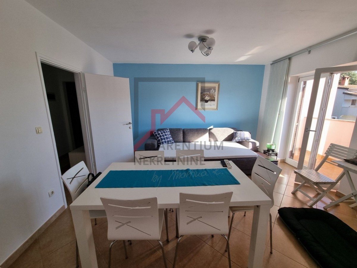 NOVIGRAD, Appartamento al 1° piano con 2 camere da letto, immerso nel verde