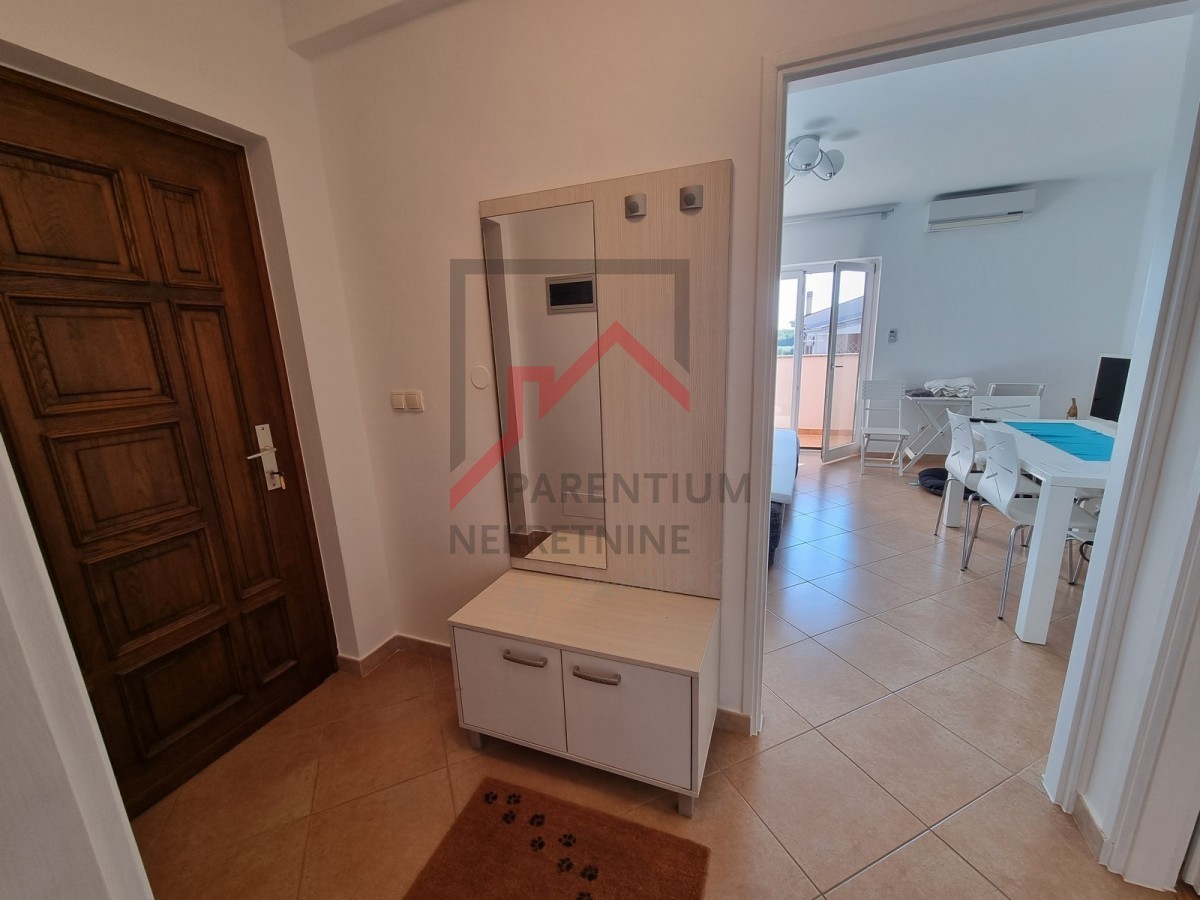 NOVIGRAD, Appartamento al 1° piano con 2 camere da letto, immerso nel verde