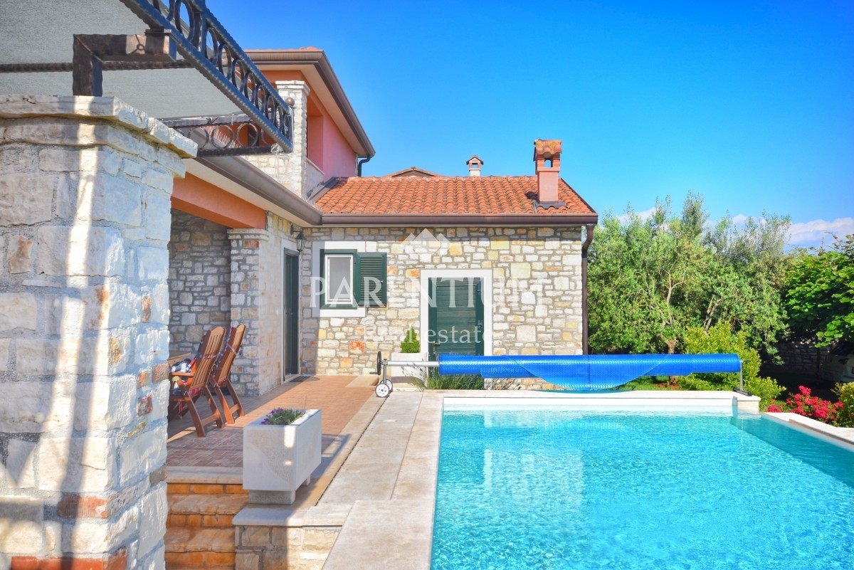 Istria, Parenzo - Villa indipendente in pietra con vista mare