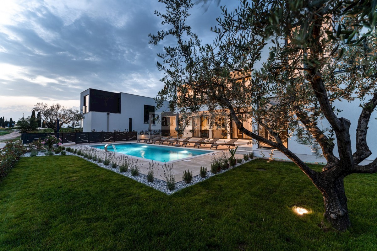 Villa con piscina vicino a Parenzo