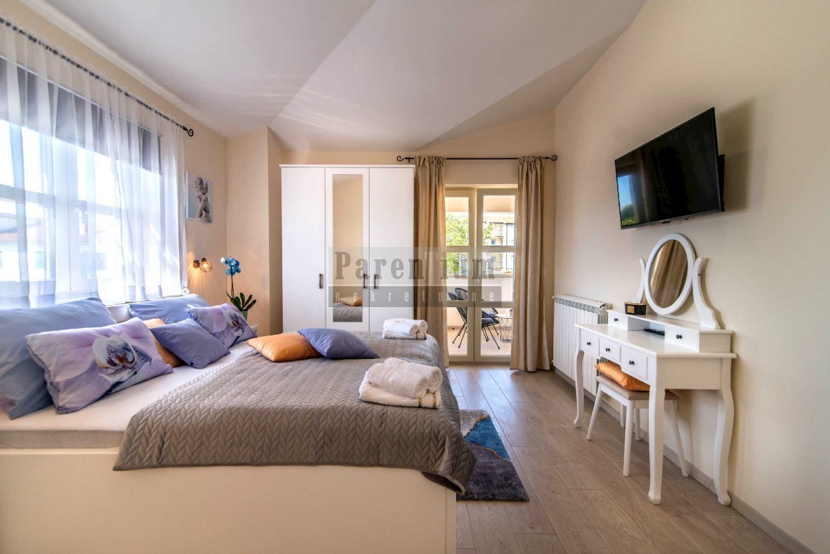 Bella casa con piscina, vicino alla città di Parenzo e vicino al mare.