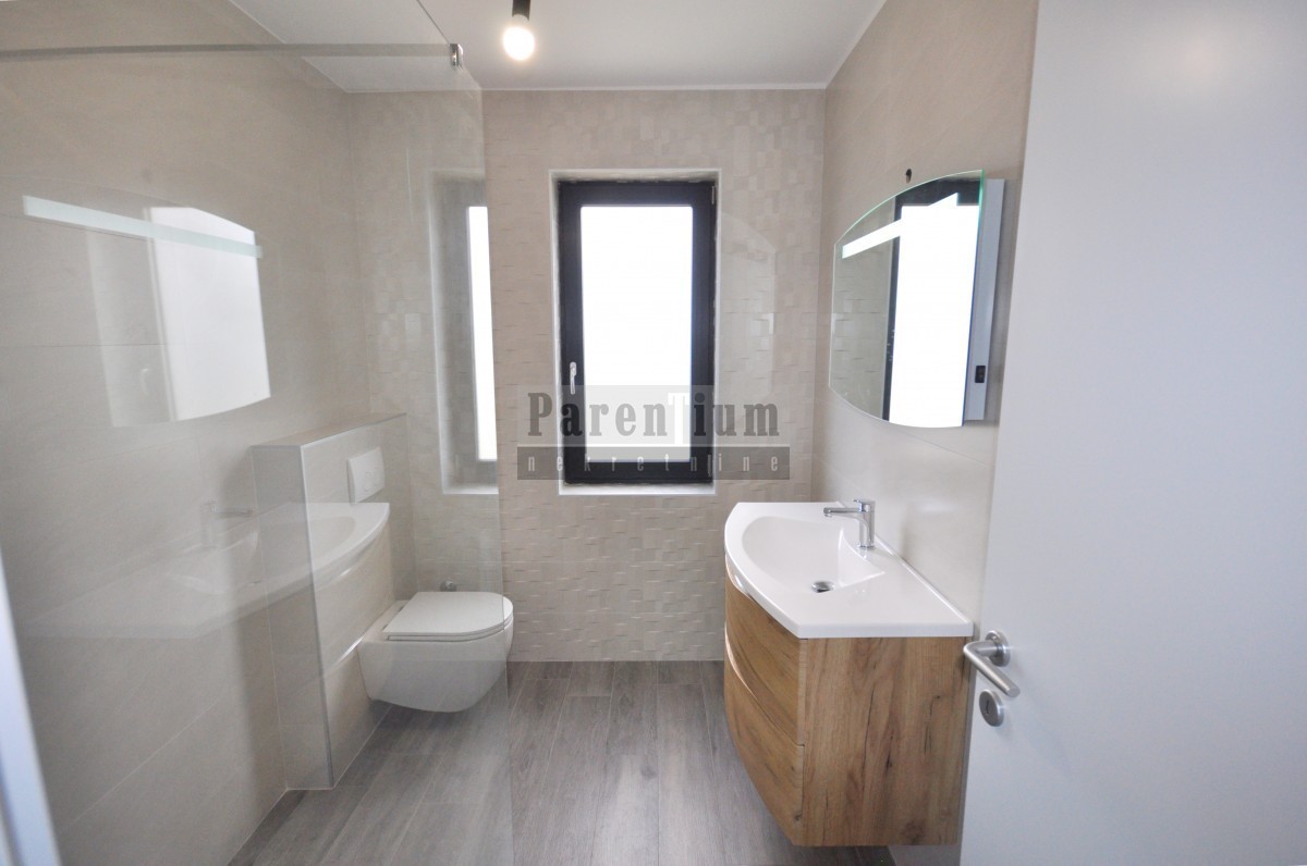 Poreč, dintorni, villa moderna con piscina nella natura!