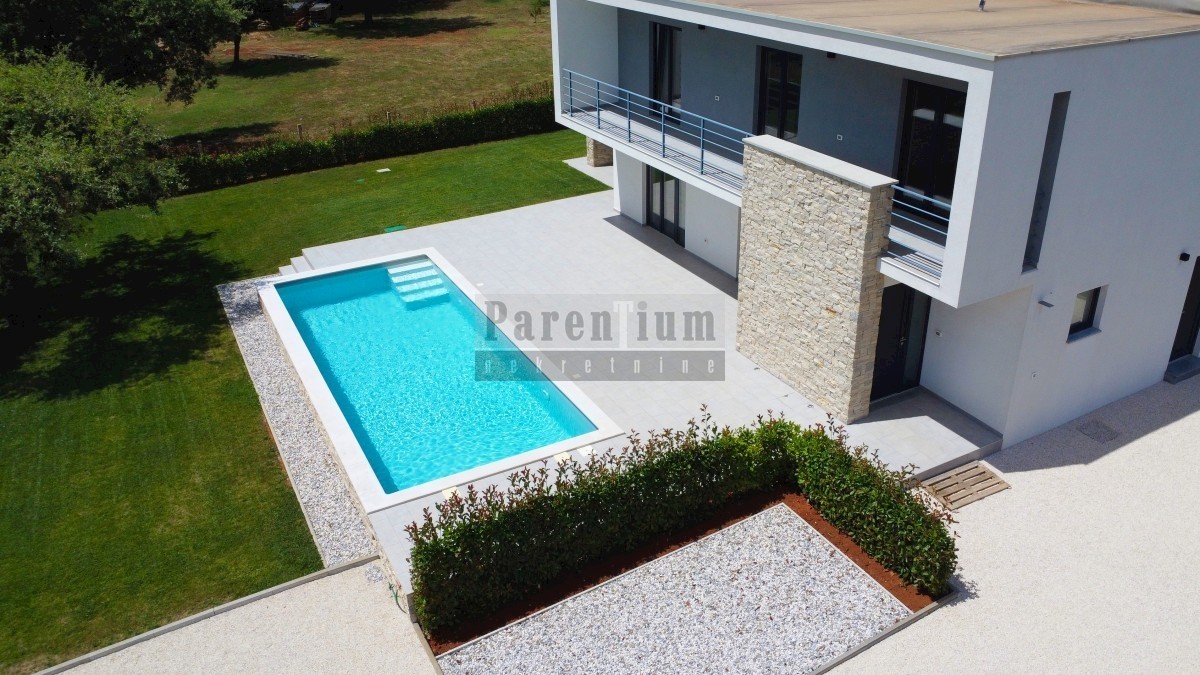 Poreč, dintorni, villa moderna con piscina nella natura!