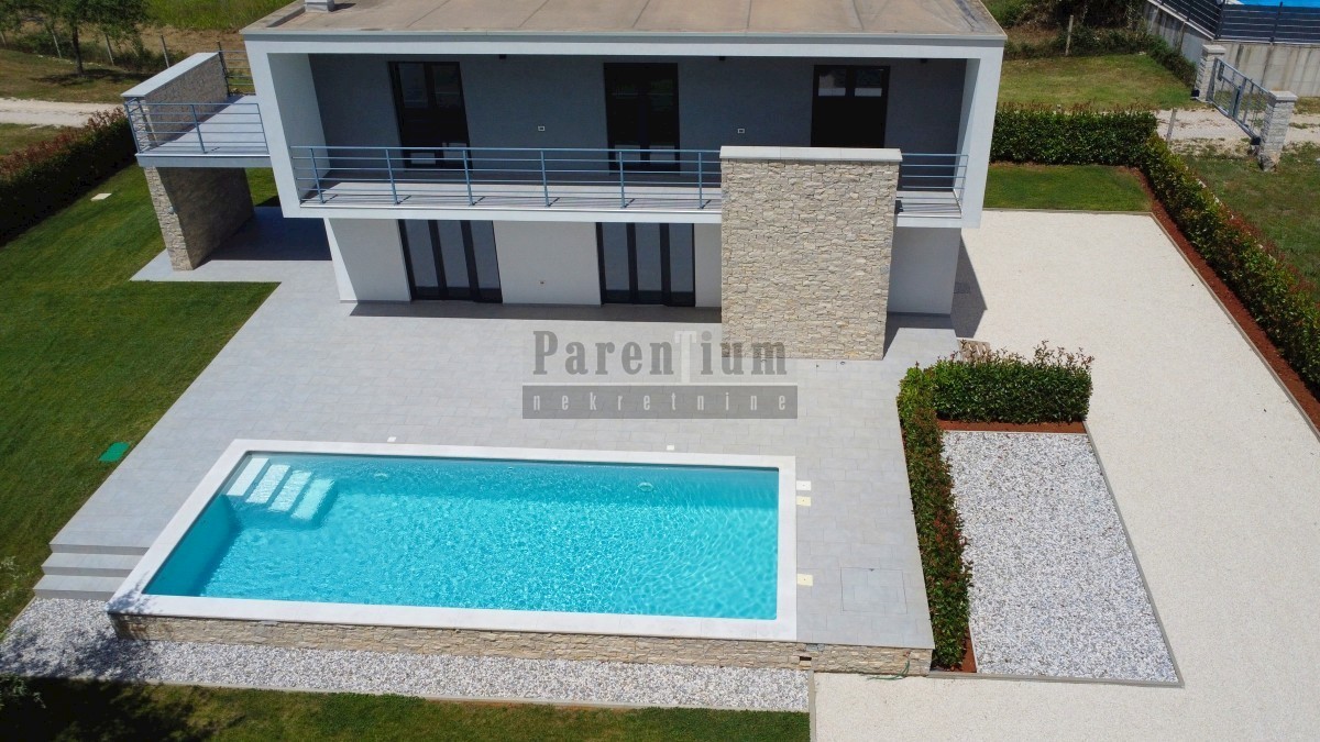 Poreč, dintorni, villa moderna con piscina nella natura!