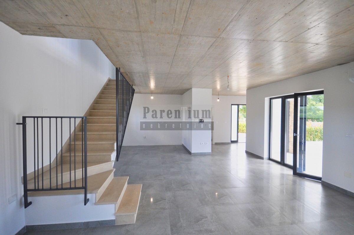 Poreč, dintorni, villa moderna con piscina nella natura!