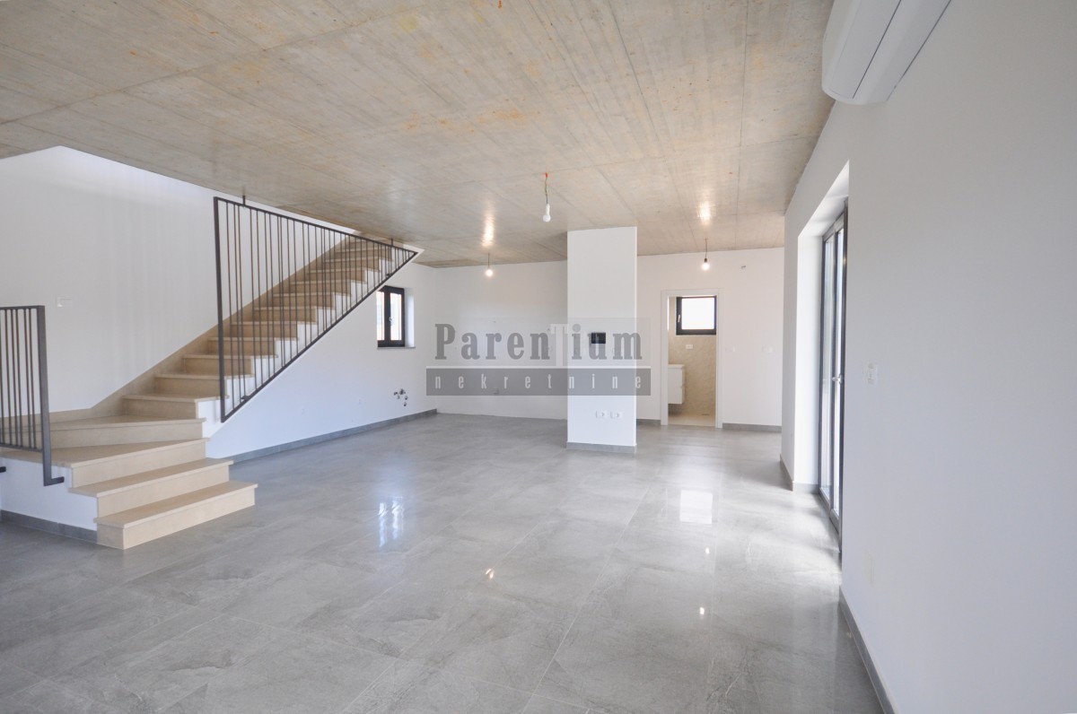 Poreč, dintorni, villa moderna con piscina nella natura!