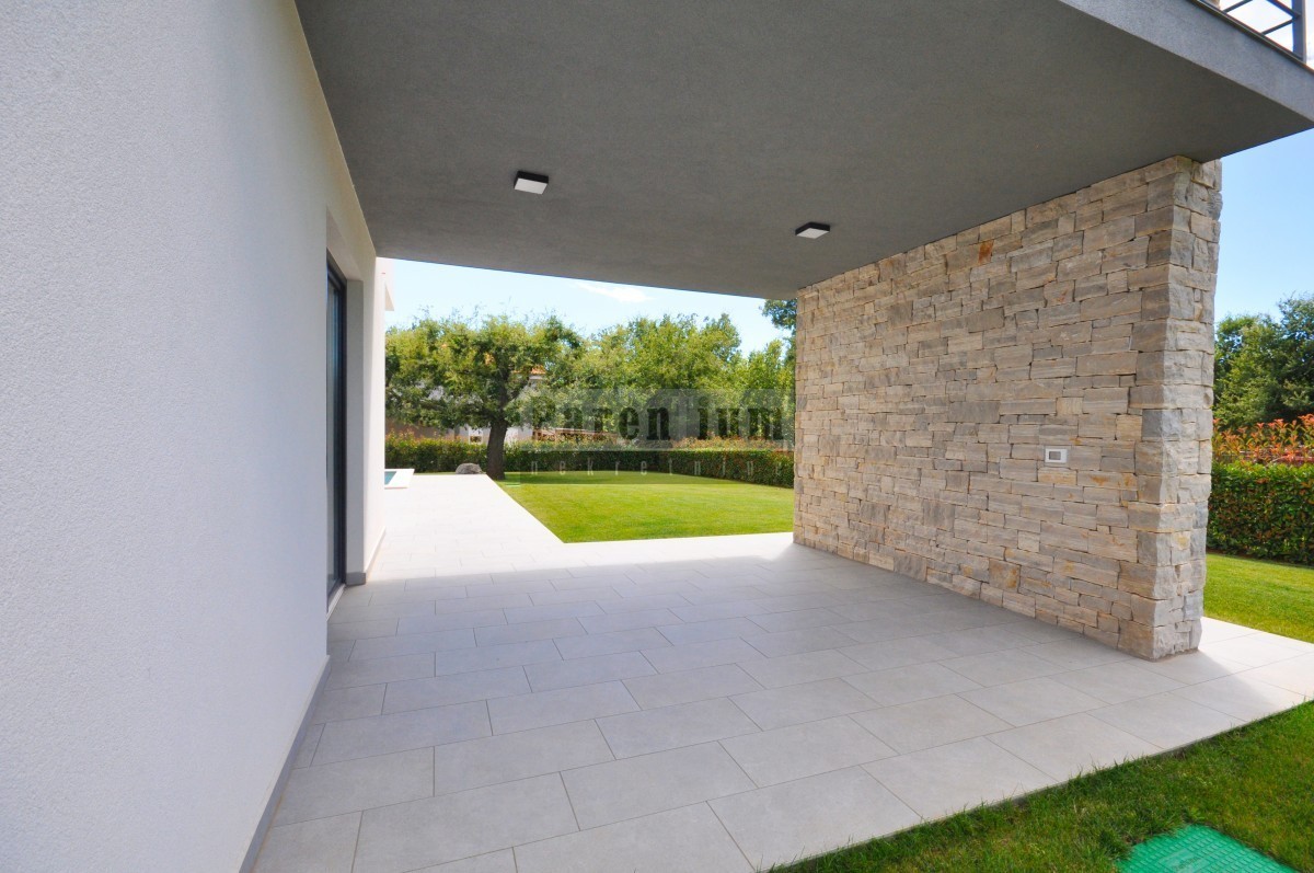 Poreč, dintorni, villa moderna con piscina nella natura!