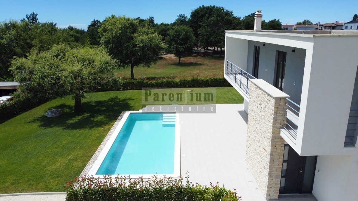 Poreč, dintorni, villa moderna con piscina nella natura!