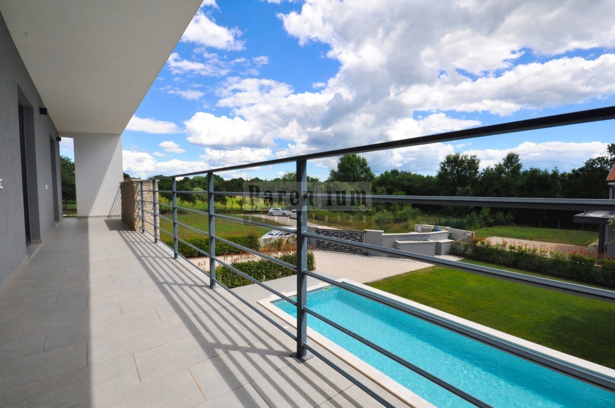 Poreč, dintorni, villa moderna con piscina nella natura!