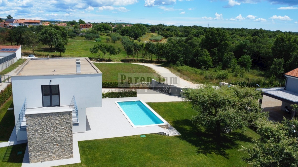 Poreč, dintorni, villa moderna con piscina nella natura!