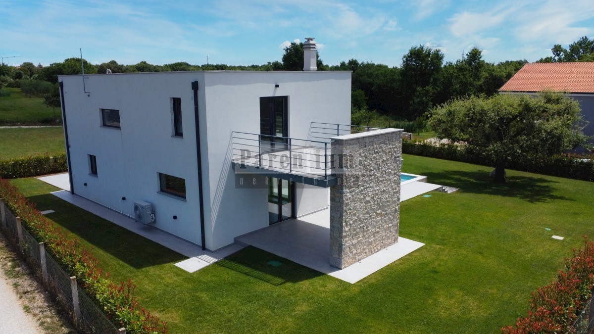 Poreč, dintorni, villa moderna con piscina nella natura!