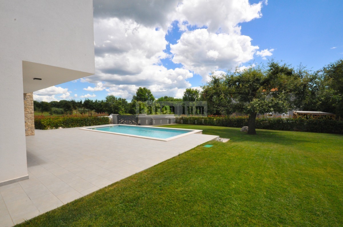 Poreč, dintorni, villa moderna con piscina nella natura!