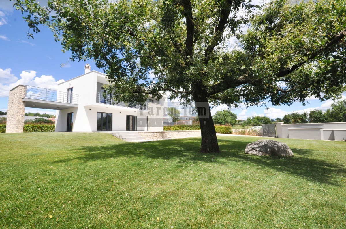 Poreč, dintorni, villa moderna con piscina nella natura!