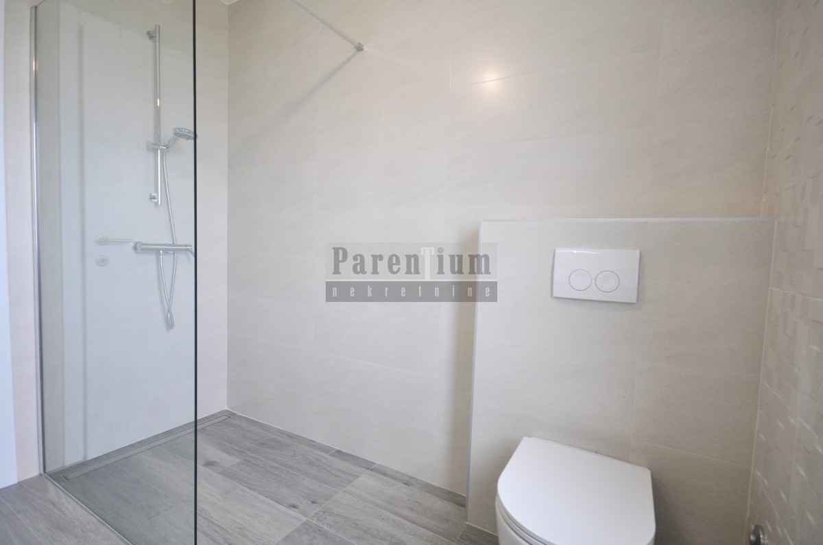 Poreč, dintorni, villa moderna con piscina nella natura!