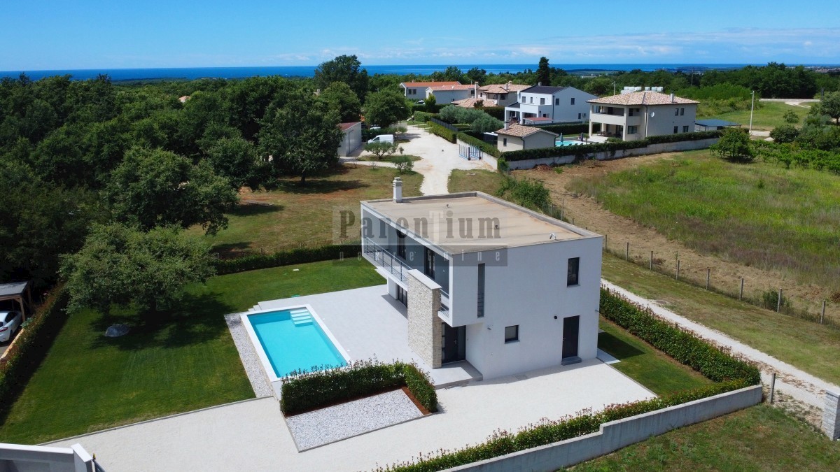 Poreč, dintorni, villa moderna con piscina nella natura!