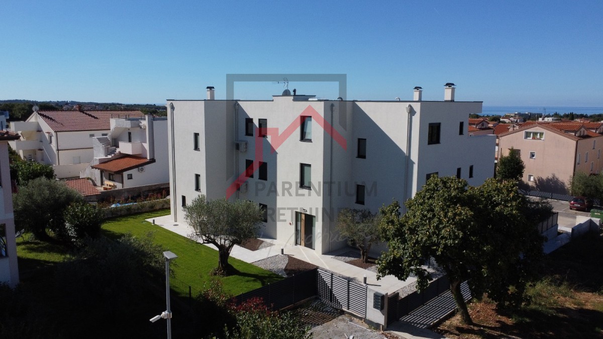 Parenzo, Casa a Schiera di Lusso con Vista Mare!