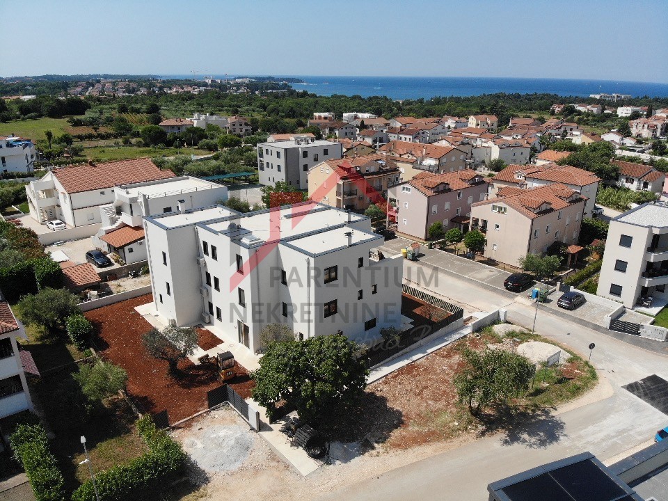 Parenzo, Casa a Schiera di Lusso con Vista Mare!