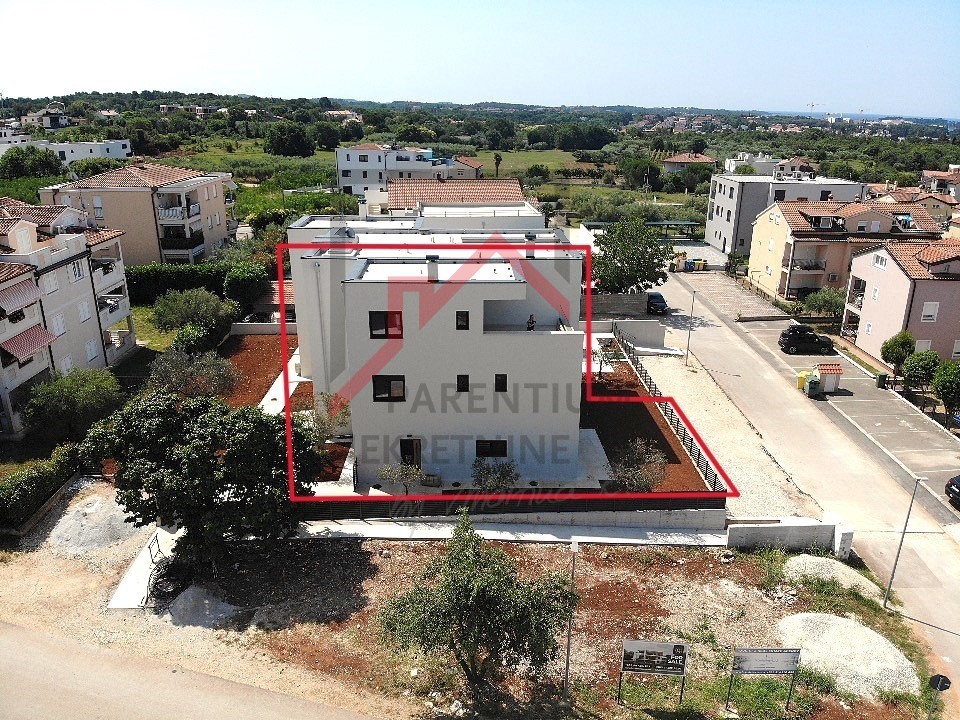 Parenzo, Casa a Schiera di Lusso con Vista Mare!