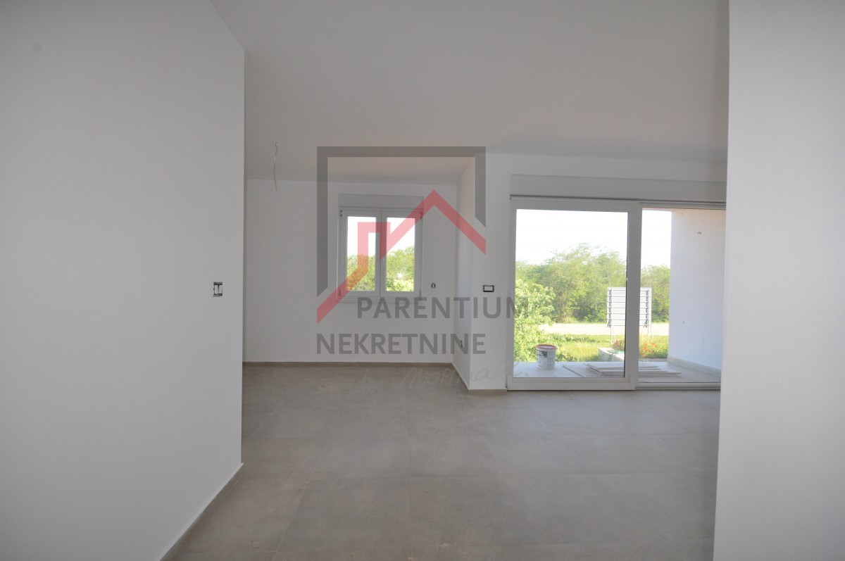 Poreč, dintorni, appartamento con due camere da letto in una nuova costruzione.