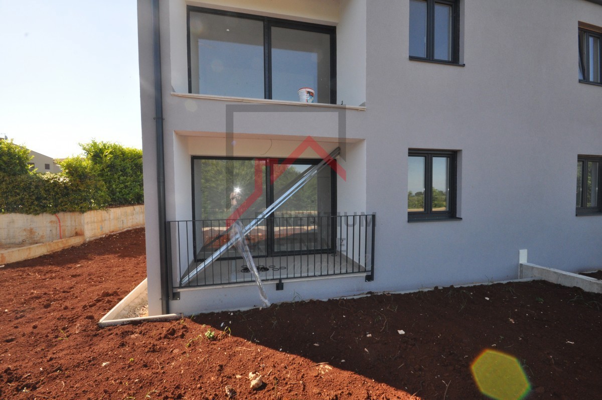 Poreč, dintorni, appartamento con due camere da letto in una nuova costruzione.