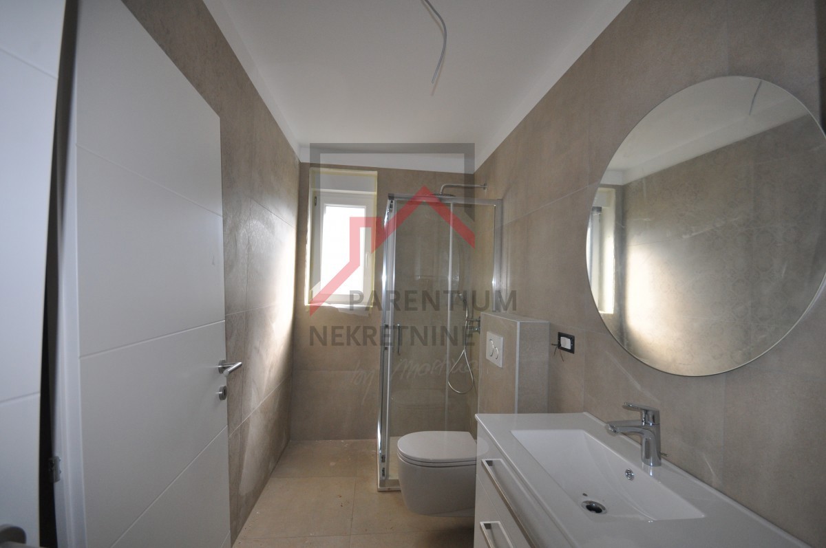 Poreč, dintorni, appartamento con due camere da letto in una nuova costruzione.