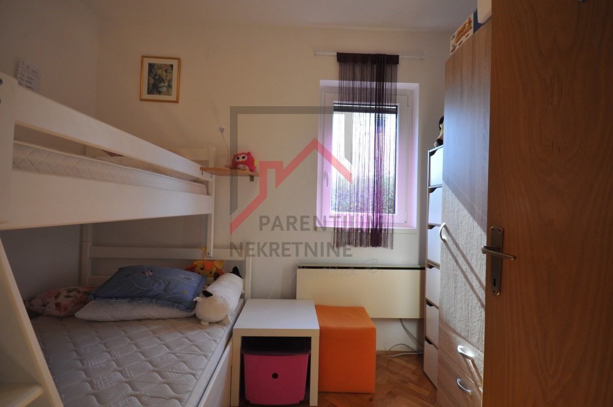 Funtana, appartamento con due camere da letto e cortile, a 400 metri dal mare!!