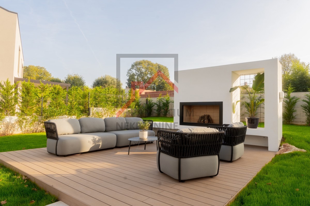 Bellissima villa moderna di design in posizione tranquilla