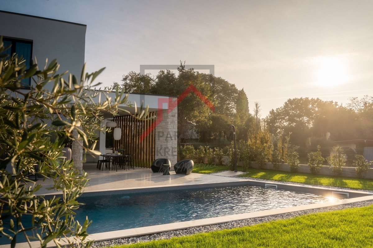 Bellissima villa moderna di design in posizione tranquilla
