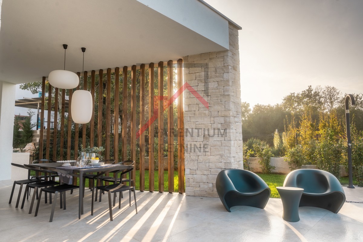 Bellissima villa moderna di design in posizione tranquilla
