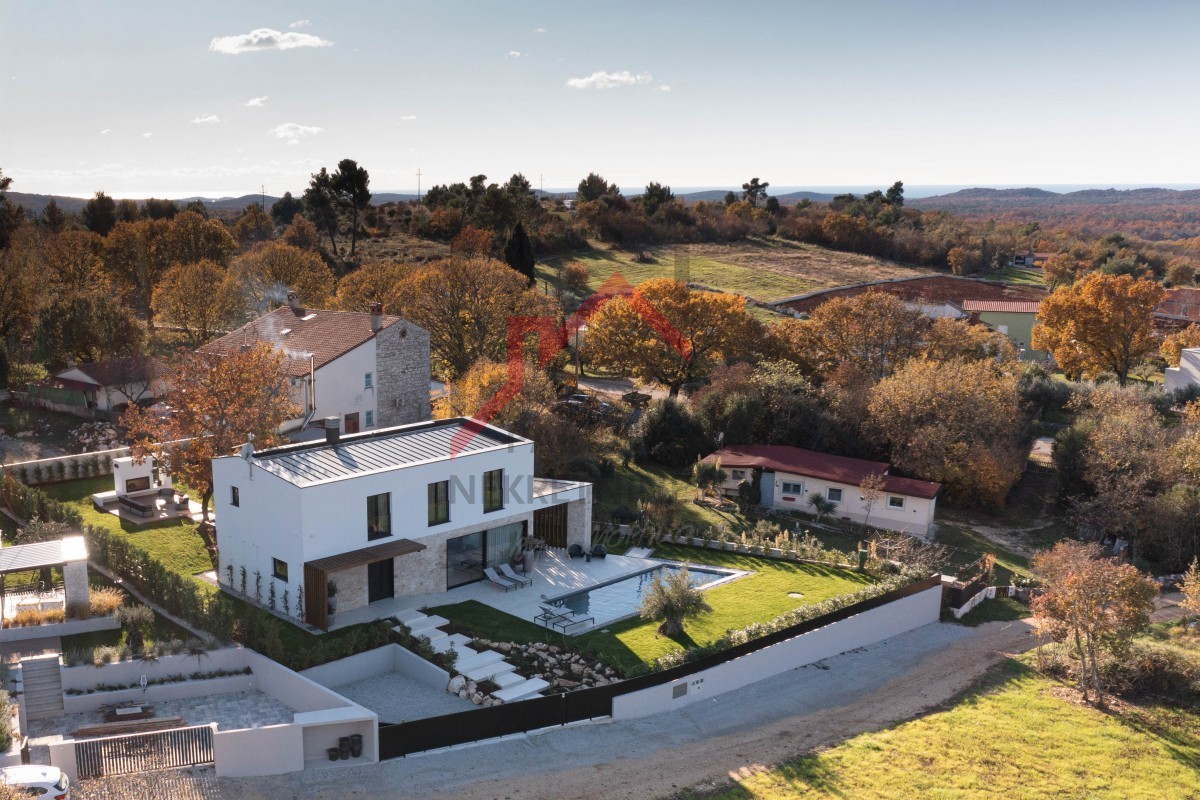 Bellissima villa moderna di design in posizione tranquilla