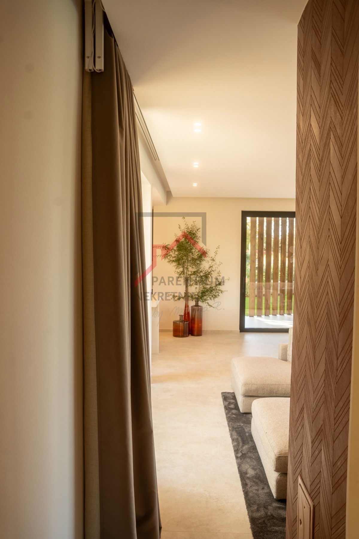 Bellissima villa moderna di design in posizione tranquilla