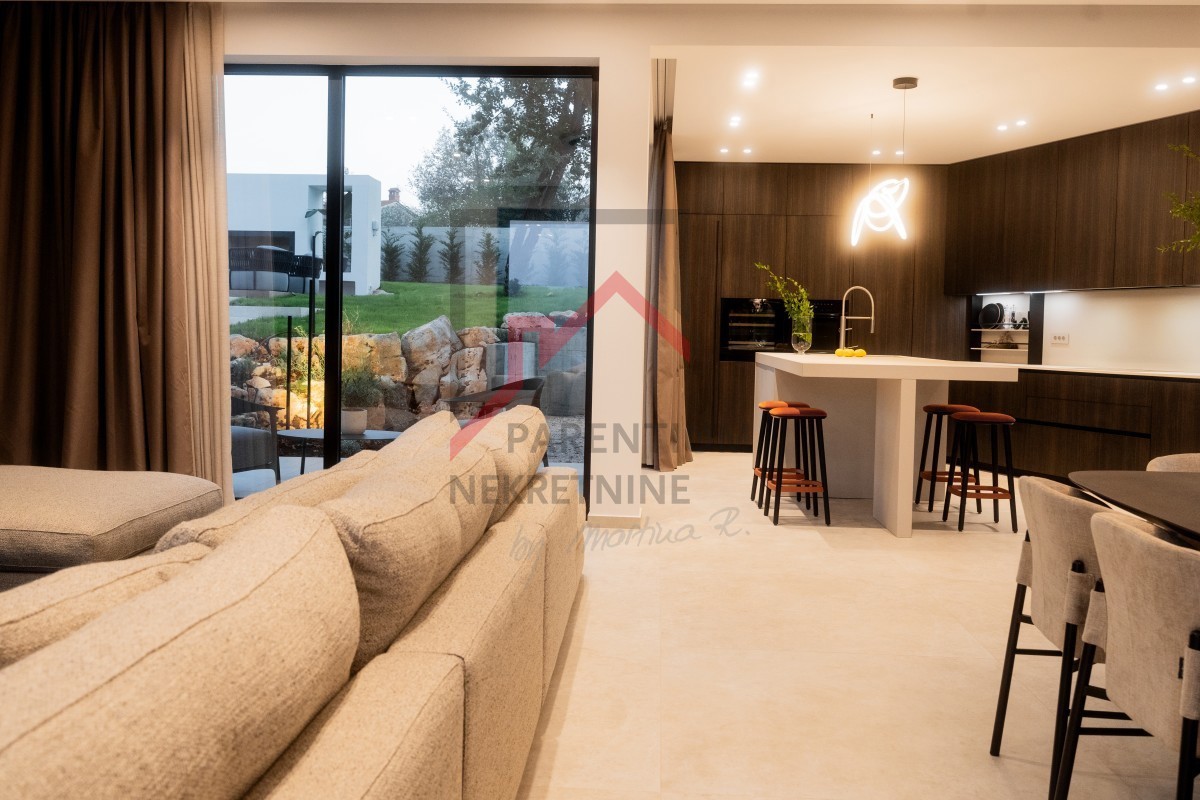 Bellissima villa moderna di design in posizione tranquilla