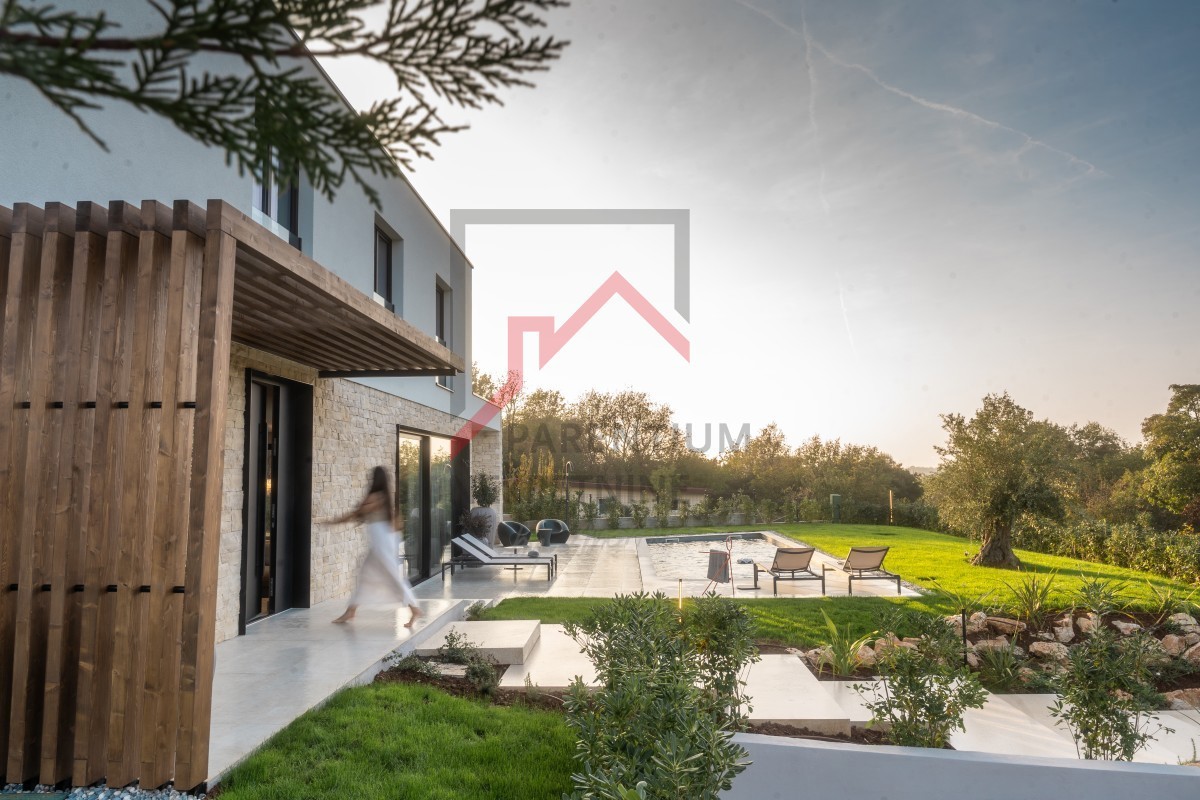 Bellissima villa moderna di design in posizione tranquilla