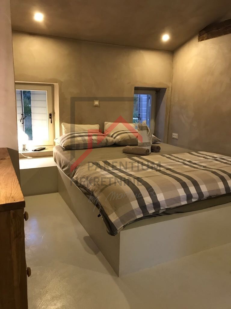 Istria, Montona - Casa di design in pietra con vista su Montona