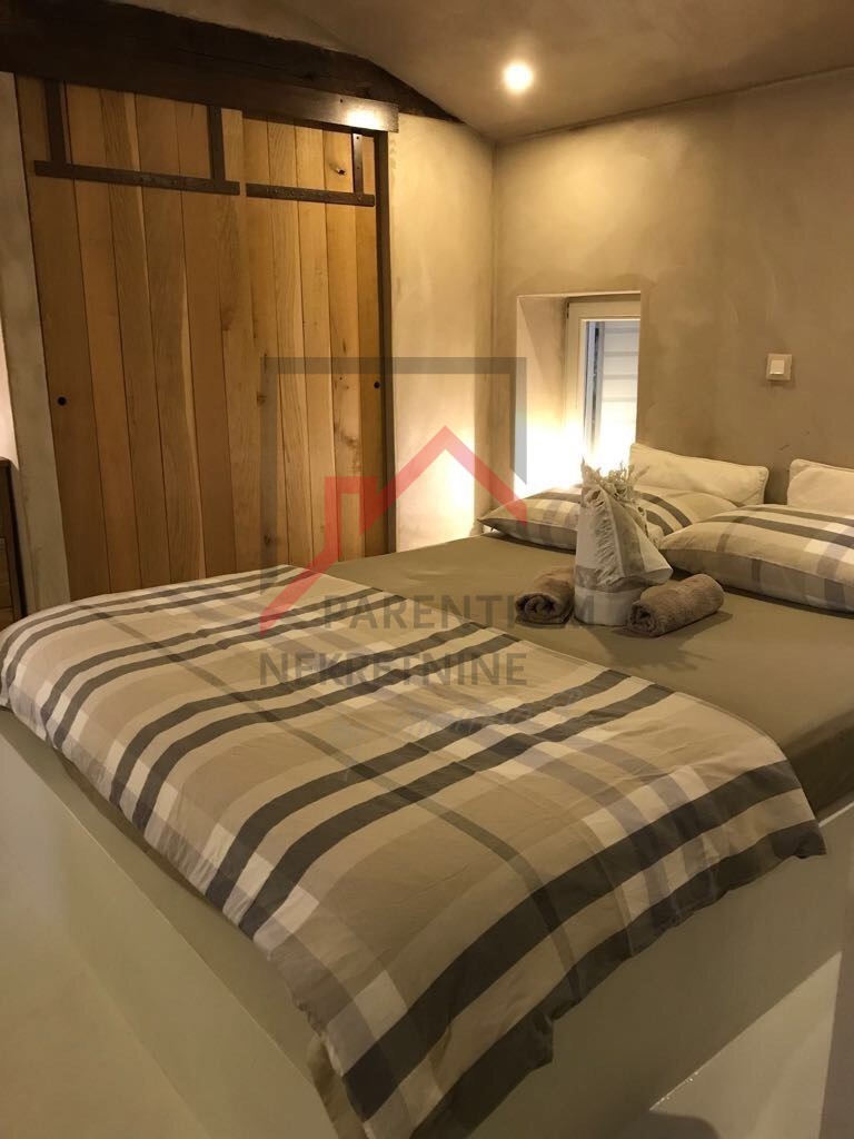 Istria, Montona - Casa di design in pietra con vista su Montona