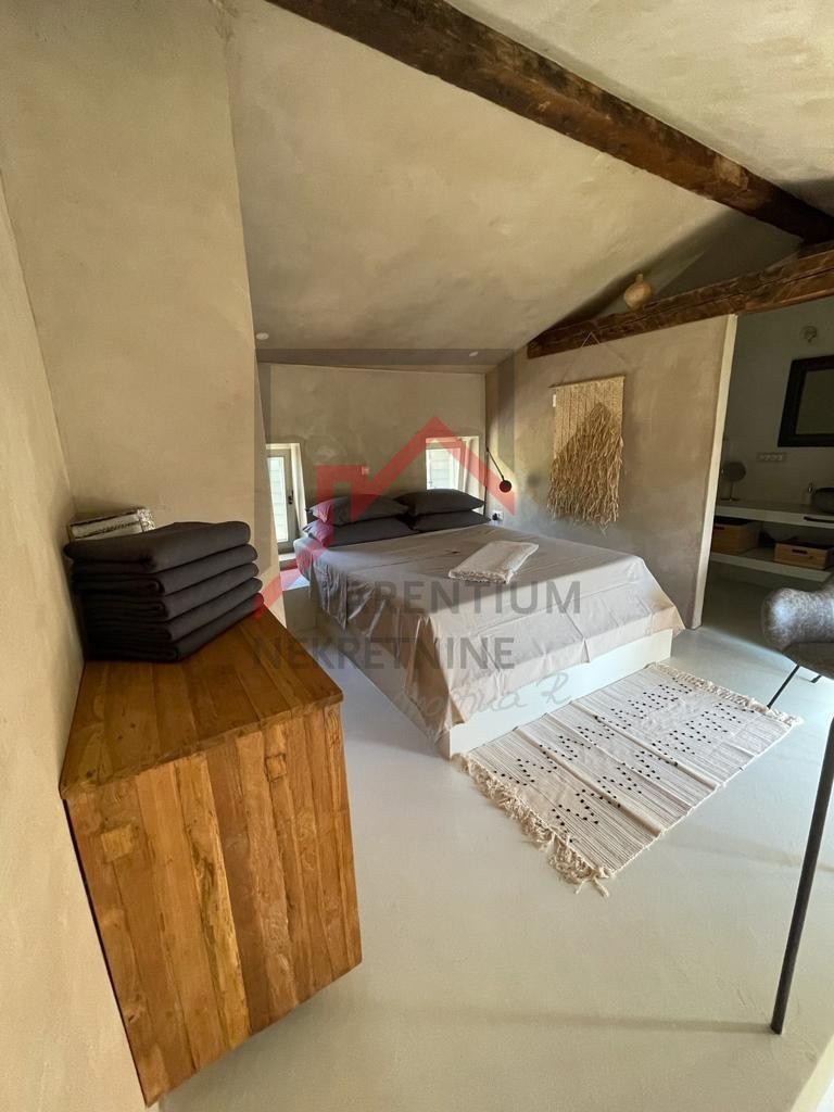 Istria, Montona - Casa di design in pietra con vista su Montona