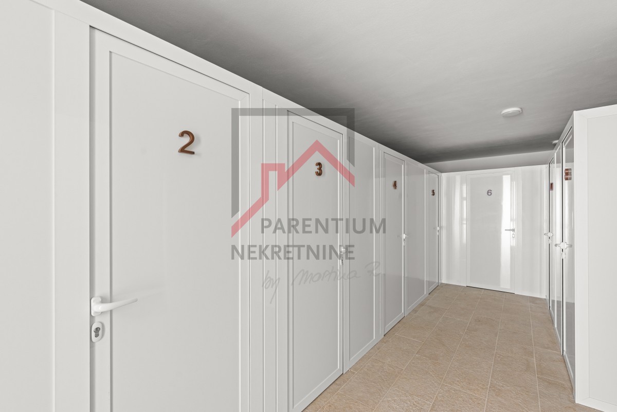 Istria, Cittanova – Appartamento premium al piano terra con giardino, terrazza e vista mare