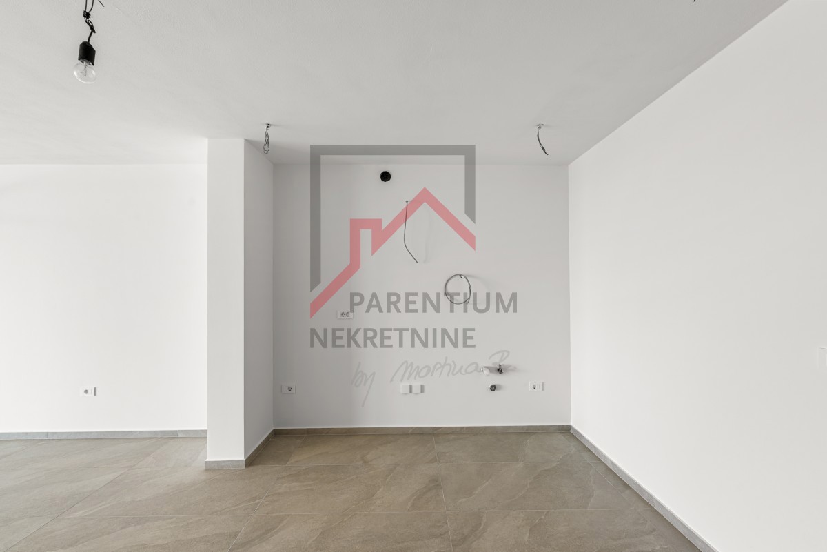 Istria, Cittanova – Appartamento premium al piano terra con giardino, terrazza e vista mare